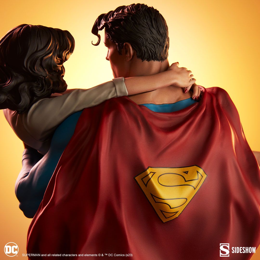 Sideshow Teases New Superman & Lois Lane Statue